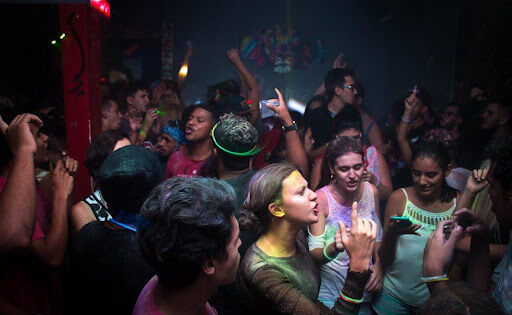 How to Host a Memorable Party in Your College Apartment